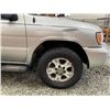 Image 25 : 110 -- 2002 NISSAN PATHFINDER, SILVER, 328092 KMS, 4X4