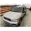 Image 4 : 110 -- 2002 NISSAN PATHFINDER, SILVER, 328092 KMS, 4X4