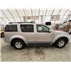 Image 11 : 112 -- 2006 NISSAN PATHFINDER, SILVER, 233135 KMS, 4X4
