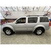 Image 23 : 112 -- 2006 NISSAN PATHFINDER, SILVER, 233135 KMS, 4X4