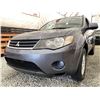 Image 2 : 109 -- 2007 MITSUBISHI OUTLANDER, GREY, 233380 KMS, FOUR WHEEL DRIVE