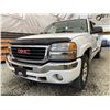 Image 2 : 163 -- 2005 GMC SIERRA, WHITE, 237691 KMS, 4X4