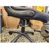 Image 2 : 611 -- ROLLING GAMING CHAIR AND MAGAZINE STORAGE FOOT STOOL