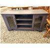 Image 1 : 613 -- ENTERTAINMENT STAND WITH GLASS DOORS