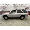 Image 23 : 110 -- 2002 NISSAN PATHFINDER, SILVER, 328092 KMS, 4X4