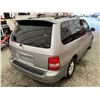 Image 16 : 206 -- 2005 KIA SEDONA, SILVER, 260509 KMS, FRONT WHEEL DRIVE