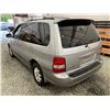 Image 21 : 206 -- 2005 KIA SEDONA, SILVER, 260509 KMS, FRONT WHEEL DRIVE