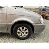 Image 25 : 206 -- 2005 KIA SEDONA, SILVER, 260509 KMS, FRONT WHEEL DRIVE