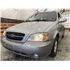 Image 2 : 206 -- 2005 KIA SEDONA, SILVER, 260509 KMS, FRONT WHEEL DRIVE