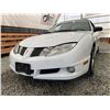 Image 2 : 1 -- 2005 PONTIAC SUNFIRE, WHITE, 142104 KMS, FRONT WHEEL DRIVE