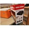 Image 2 : 900 -- GEORGE FOREMAN GRILL AND COLEMAN POLY-LITE COOLER