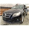 Image 2 : 122 -- 2011 VOLKSWAGEN TIGUAN, BLACK, 187607 KMS, ALL WHEEL DRIVE