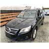 Image 3 : 122 -- 2011 VOLKSWAGEN TIGUAN, BLACK, 187607 KMS, ALL WHEEL DRIVE