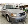 Image 8 : 206 -- 2005 KIA SEDONA, SILVER, 260509 KMS, FRONT WHEEL DRIVE