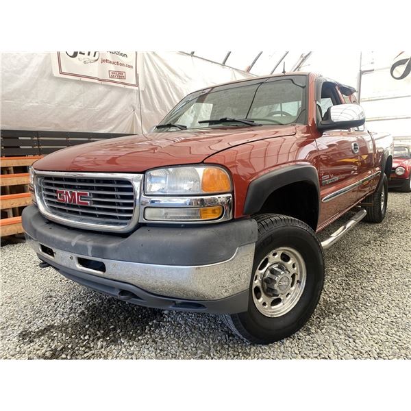157 -- 2001 GMC SIERRA 2500, COPPER, 338577 KMS, 4X4