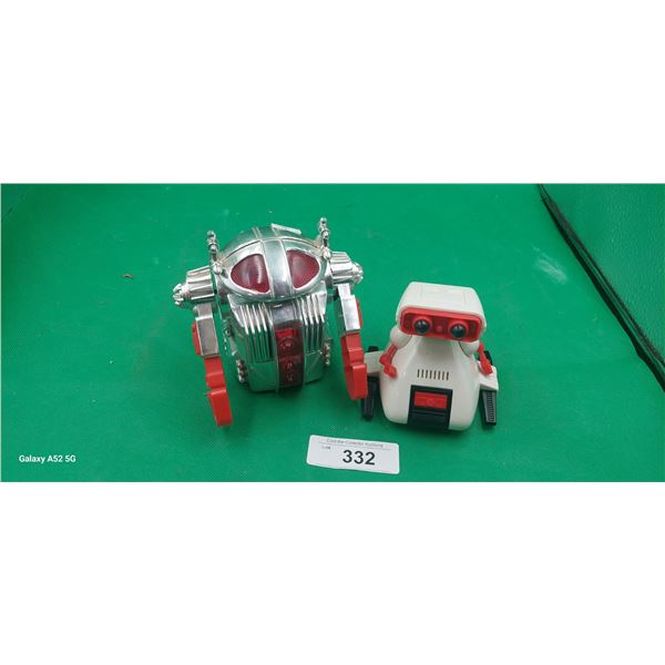2 vintage toy robots