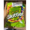 Image 2 : Skittles Sour Bagged Candy, 12 Packs of 151g Each