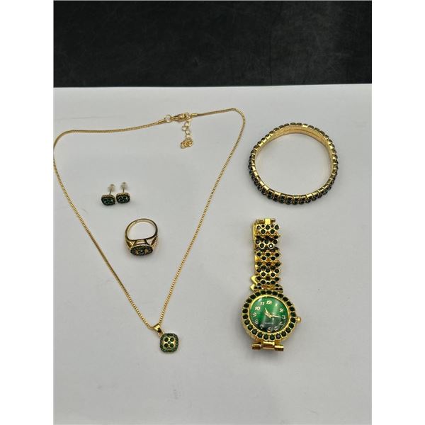 New 6 pce Gold Tone Jewelry Gift set with quartz wrist watch , chain & pendant, earrings and bracele