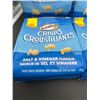 Image 2 : Goldfish Crisps Salt & Vinegar Flavor Baked Snack Crackers 4-Pack, 177g Each
