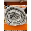 Image 1 : Gray Oversized Plush Blanket