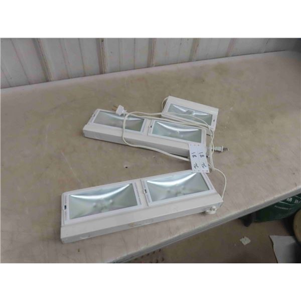 3 Portable Cabinet Lights 
