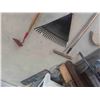 Image 2 : 4 Hand Yard Tools : 2 Rakes, Hoe, Weed Picker