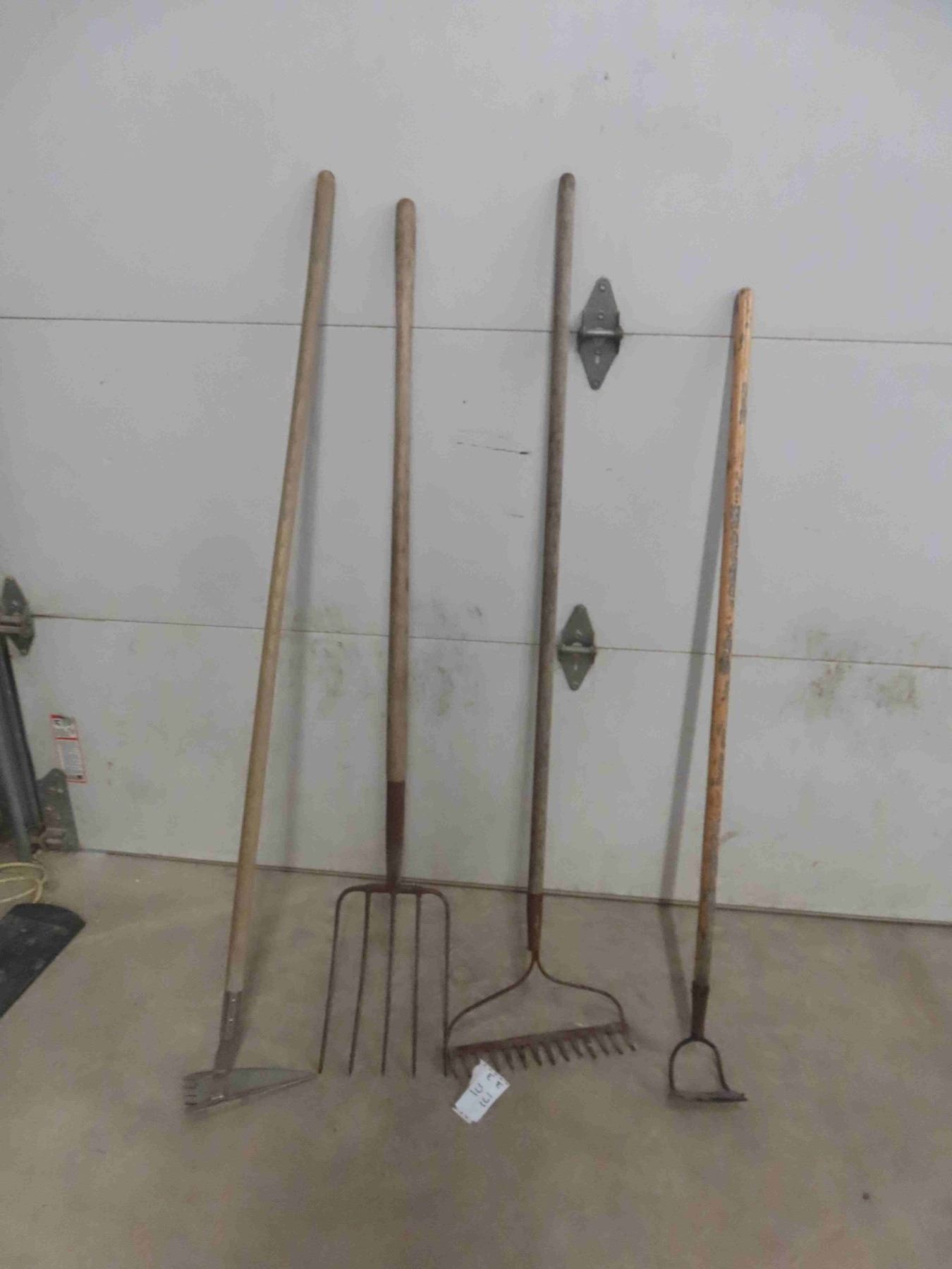 4 Hand Yard Tools : Fork, Rake, Hoe, Garden Tool