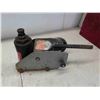 Image 2 : 20 Ton Hydraulic Bottle Jack, Motomaster 2 Ton Bottle 
