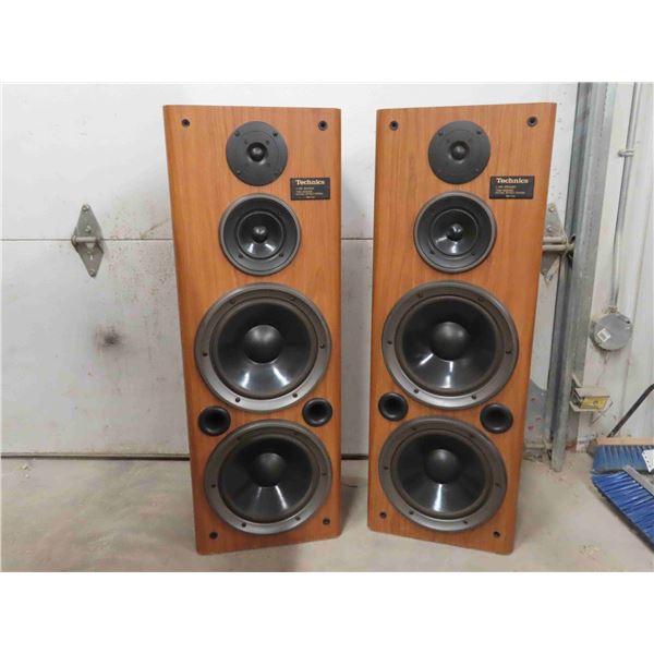 Set of 2 Technics 3 Way Floor Speakers System Model