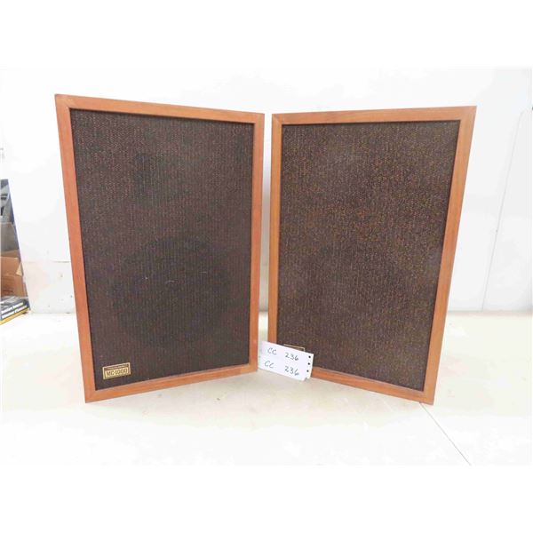 2 Realistic Speakers MC1000 (Works) 11'' x 8'' x 