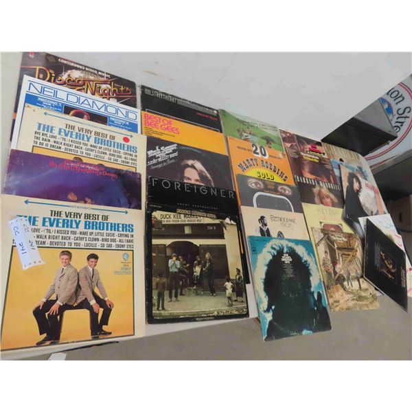 25 Vinyl Records : Fleetwood Mac, CCR, Moody