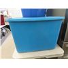 Image 2 : 8 Storage Totes with Lids 