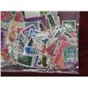 Image 2 : 2500 USA Stamps - Various Years 