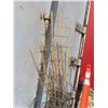 Image 4 : 8 Plastic Pails , 5 Lids, Tomato Cages, 
