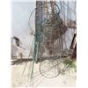 Image 5 : 8 Plastic Pails , 5 Lids, Tomato Cages, 