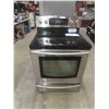Image 1 : Flex 5.9 Cubic Feet Electric Flex Duo Range Stainless
