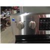 Image 3 : Flex 5.9 Cubic Feet Electric Flex Duo Range Stainless