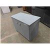 Image 2 : 2 Door Painted Cabinet 24'' x 31'' x 16 1/2'' 