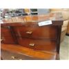 Image 10 : 3pce Bedroom Suite: Dresser 32'' x 68'' x 19'' , 