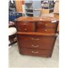 Image 8 : 3pce Bedroom Suite: Dresser 32'' x 68'' x 19'' , 