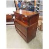 Image 9 : 3pce Bedroom Suite: Dresser 32'' x 68'' x 19'' , 