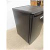 Image 3 : Danny Bar Fridge 27" x 18" x 18" 