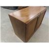 Image 2 : 2 Door Cabinet 28" x 36" x 18" 