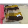 Image 4 : 2 Wool Blankets, Mohair Blanket