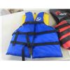 Image 2 : 3 Life Jackets : Universal , B , LG 