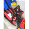 Image 3 : 3 Life Jackets : Universal , B , LG 