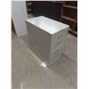 Image 2 : Metal 2 Drawer Filing Cabinet 29'' x 25'' x 15'' 
