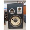 Image 10 : 3 Speakers (2) Realistic , (1) Aura Audio 
