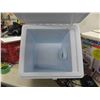 Image 2 : Koolatron Portable Cooler-Warmer (works) 12V 