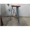 Image 3 : Vintage Kitchen Stool with Fold Down Step 23'' H 